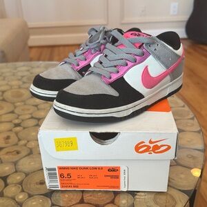 Nike Kids Low-Top Sneakers in Pink, Gray, Black & White